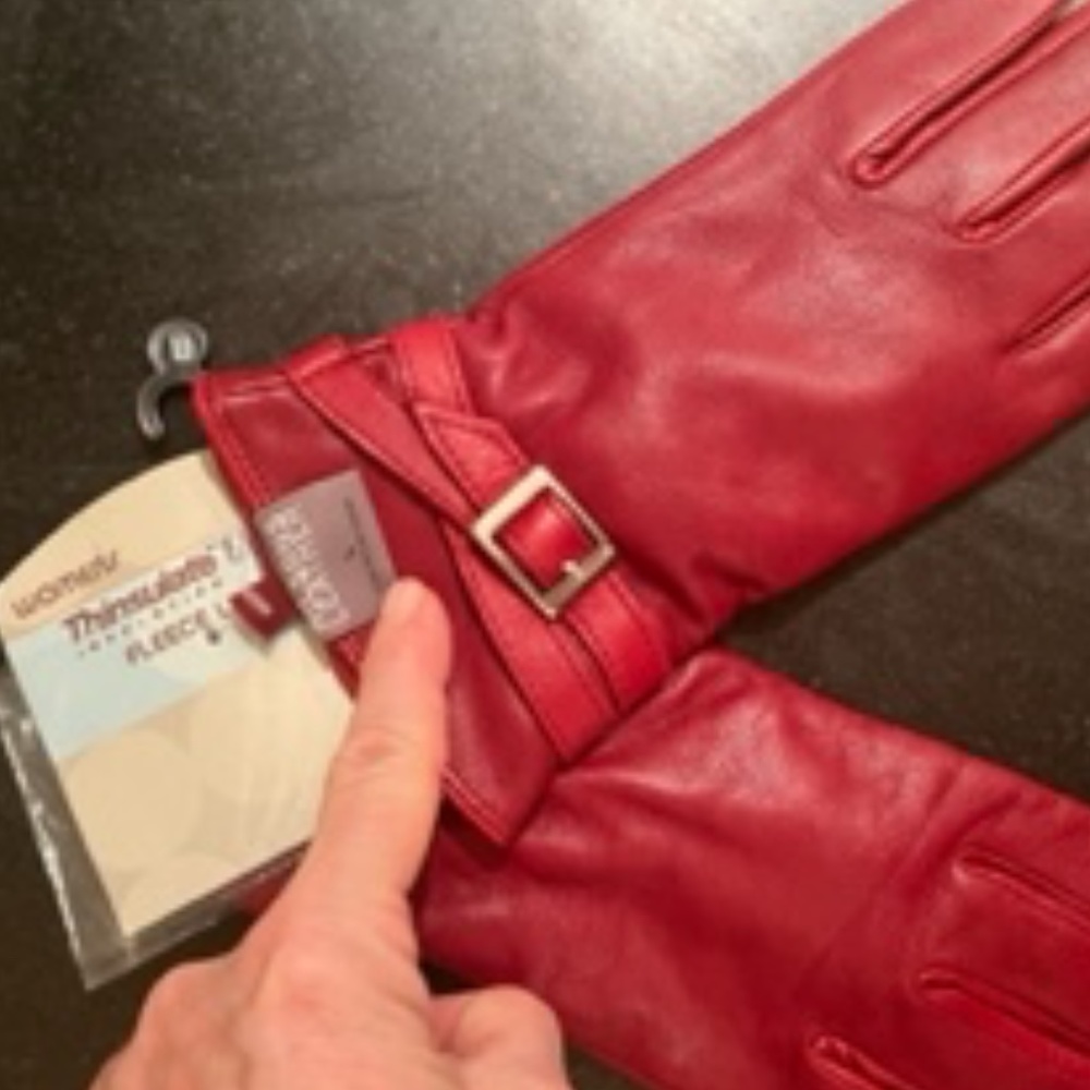 NWT women's wine red leather gloves with Thinsulate lining, size
